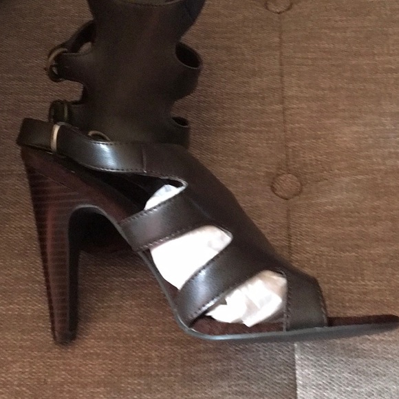 Rampage Brown Sandals - Picture 2 of 6